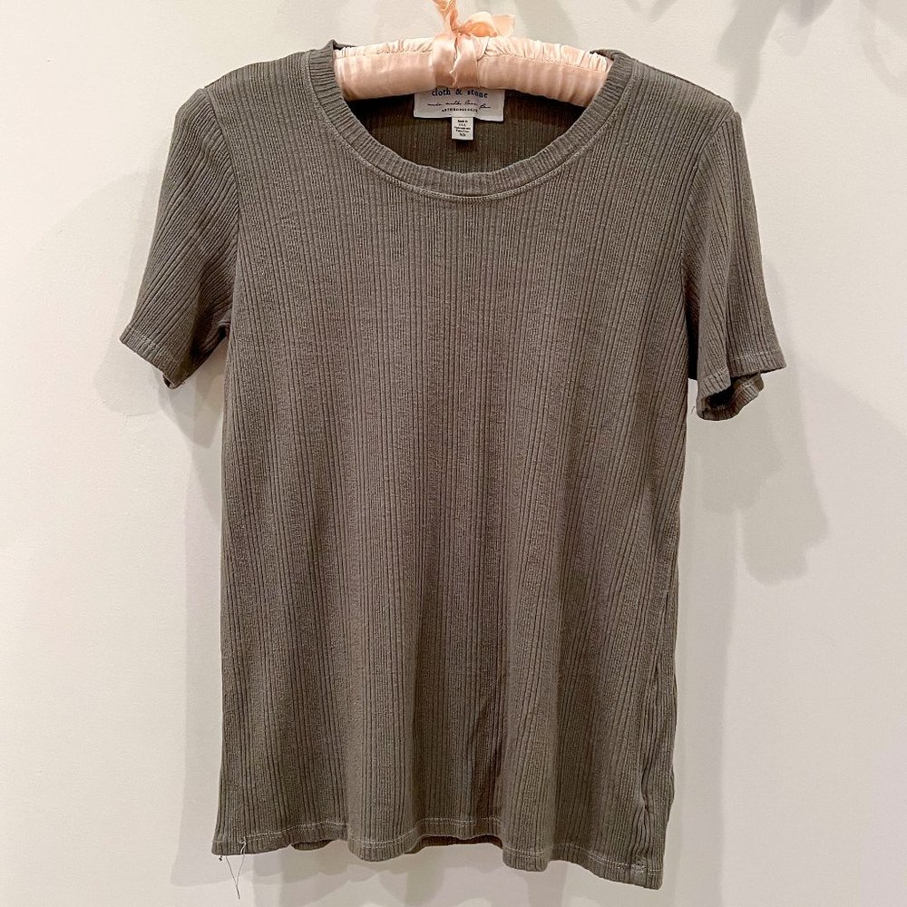 Anthropologie size xs green short-sleeved top